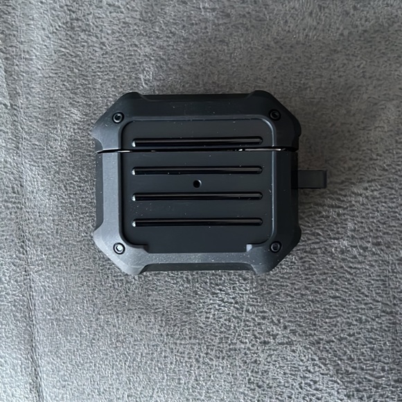 Black AirPods Protective Case with Clip - Picture 3 of 3